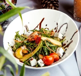 غذاهای سریع و خنک تابستانی؛ سالاد، اسموتی و دسرهای خوشمزه تابستون با ه