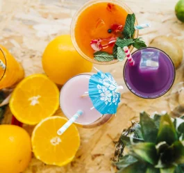 چطور تابستون رو به یک فستیوال خوراکی خانگی تبدیل کنیم | ایده‌های خلاق برای ایستگاه بستنی و بار اسموتی