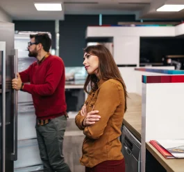 چرا مردم دوباره به خرید حضوری لوازم خانگی برمی‌گردند؟ تجربه لمس و دیدن محصولات قبل از خرید